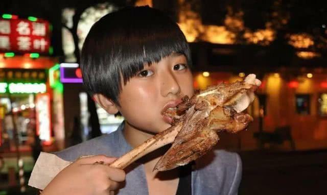 蔡徐坤整过容？出道前后有差异，这确定是同一个人？