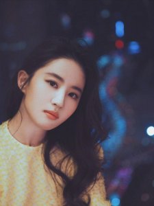 ​刘亦菲微博又遭“沦陷”，最后那件衣服简直美爆了！