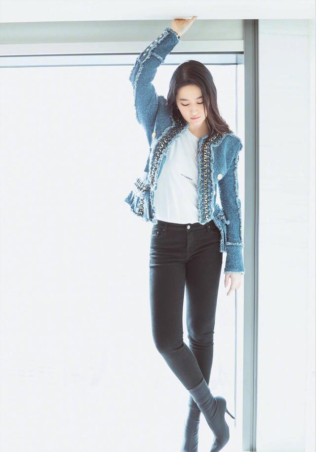 刘亦菲微博又遭“沦陷”,最后那件衣服简直美爆了!