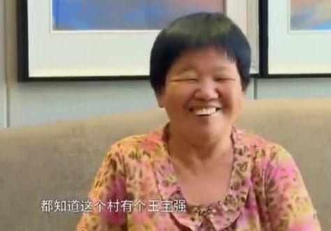 李咏采访王宝强妈妈画面曝光,两位已故人的聊天,引很多人泪目