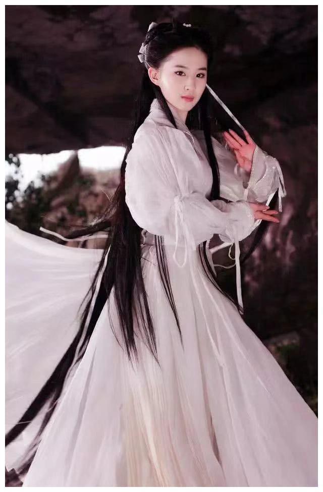 刘亦菲当年罕见的小龙女珍贵剧照,随便几张图,便已是清新脱俗!