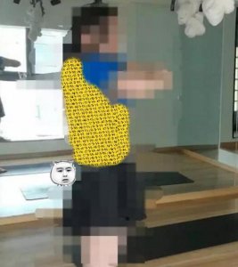 ​斗鱼女主播走郭mini老路，下播忘关摄像头，直播换装被封杀！