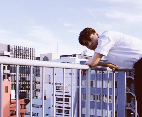 李易峰和江疏影相拥咬耳朵,这是要公开网友:太般配了!