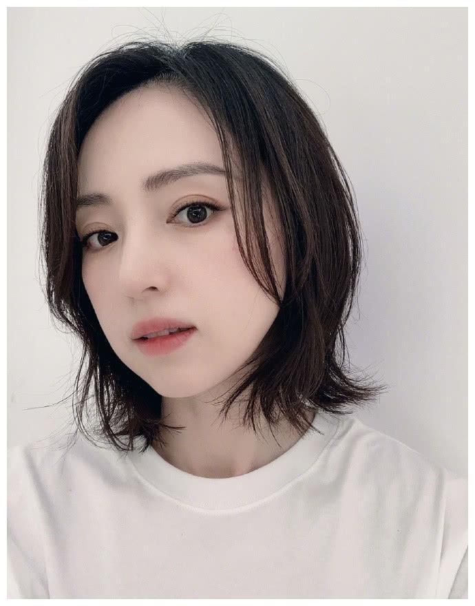 与高云翔离婚6个月后，董璇颜值回春，晒自拍照妆容精致气质佳