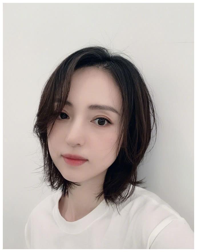 与高云翔离婚6个月后，董璇颜值回春，晒自拍照妆容精致气质佳