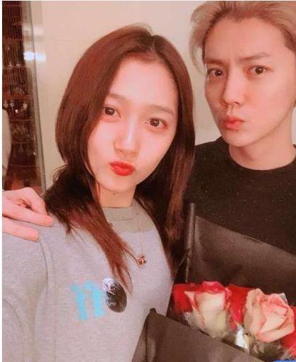 关晓彤被培养成大明星,亲姐姐关晓珊却开店卖拉面,颜值惹的祸?