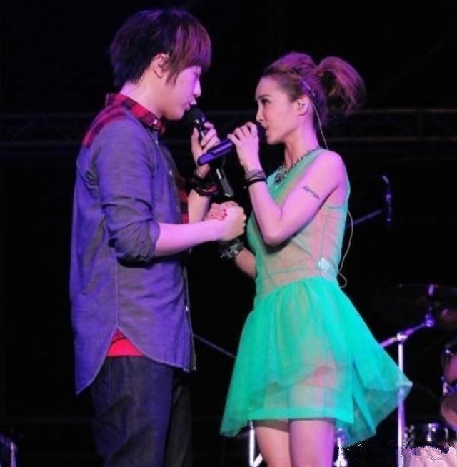 蔡依林阿信恋情什么时候石锤？被扒出恋爱证据，INS关系不一般