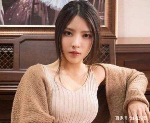 斗鱼女网红直播开车违规被永久封禁,网友:漂亮不是你任性的理由