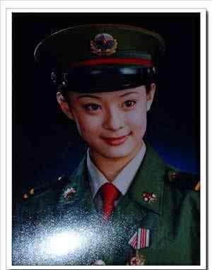 娱乐圈的四位军花,韩红军衔非常高,而她做过变性手术!