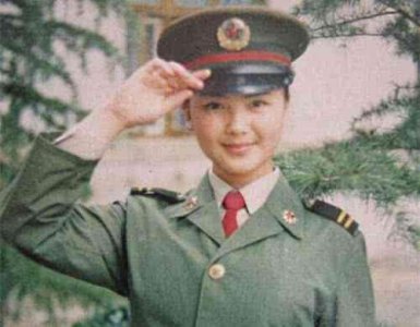​娱乐圈的四位军花，韩红军衔非常高，而她做过变性手术！