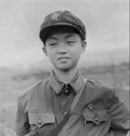 娱乐圈的四位军花,韩红军衔非常高,而她做过变性手术!