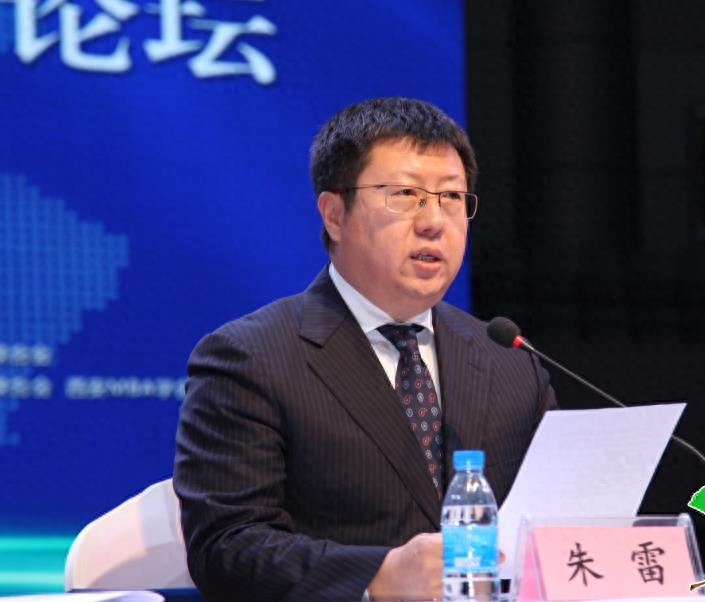 知名主持人鲁豫,二婚老公原来是大家熟悉的他,长相一言难尽