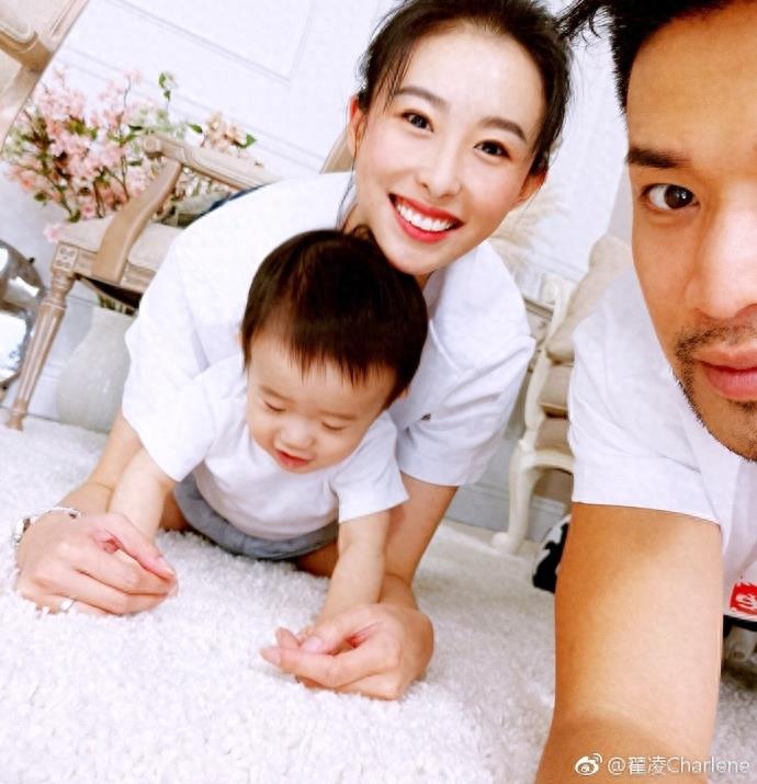 第一车模兽兽近照,老公帅气孩子可爱,过去已经过去,如今很幸福