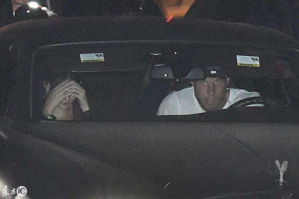 肯达尔詹娜与绯闻男友布雷克格里芬以坐实恋情,整日整夜在一起