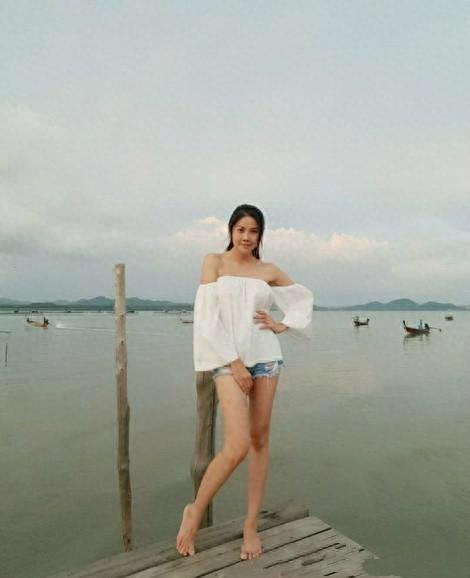 46岁的“大妈”凭什么找23岁小鲜肉男友,快来和小编一起踏马寻花