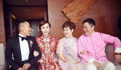 刘流和家人近照,女儿貌美漂亮,嫁富豪老公