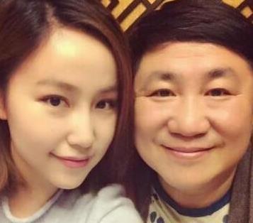 刘流和家人近照,女儿貌美漂亮,嫁富豪老公