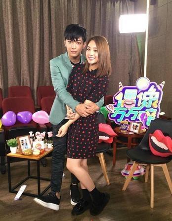 鬼鬼炎亚纶公布被罗家英恋情,两人亲吻很甜蜜,炎亚纶的脸怎么了