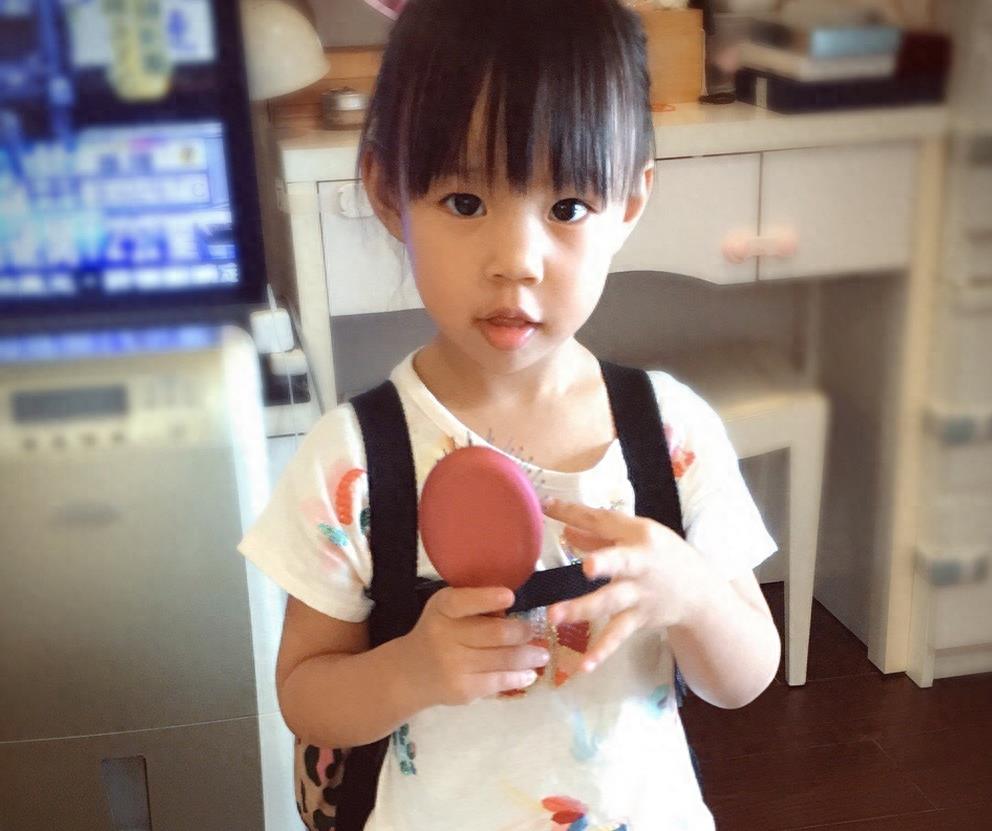 卓依婷近照曝光,老公帅气、女儿可爱