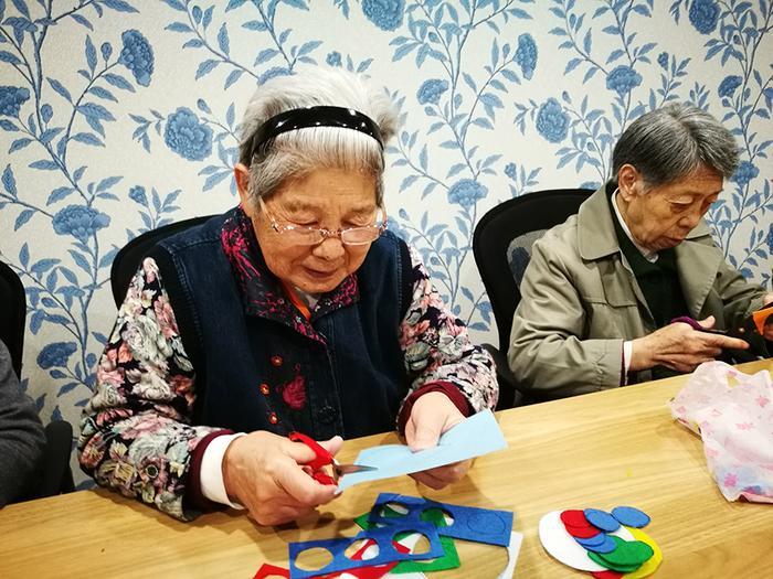 《王冠红人馆》:辽宁支持老年人才自主创业,背后隐藏怎样焦虑?