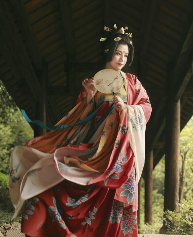 《白发皇妃》碾压《是劫而非缘》虐心宫斗,极品佳作,口碑炸裂!