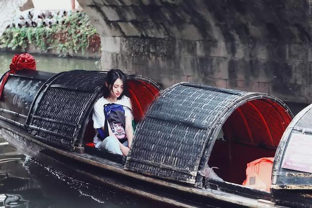 《青春斗》播出时间给力,郑爽化身杂志编辑,男友一个比一个吸睛