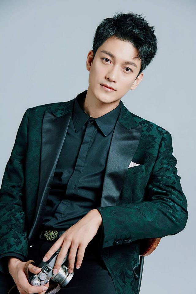 《青春斗》播出时间给力,郑爽化身杂志编辑,男友一个比一个吸睛