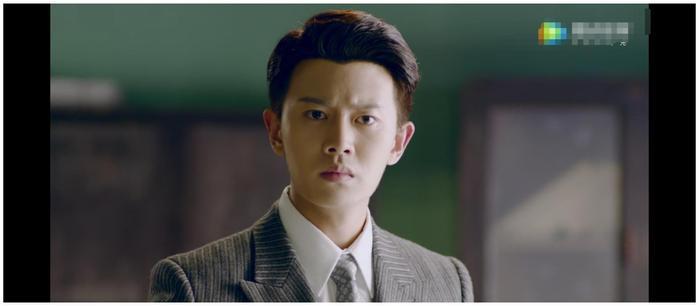 《秋蝉》香江身份暴露,叶冲用来提醒战友的白手绢被谁拿走了?