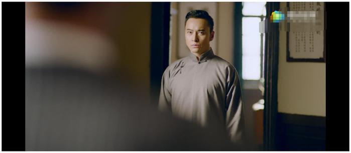 《秋蝉》香江身份暴露,叶冲用来提醒战友的白手绢被谁拿走了?