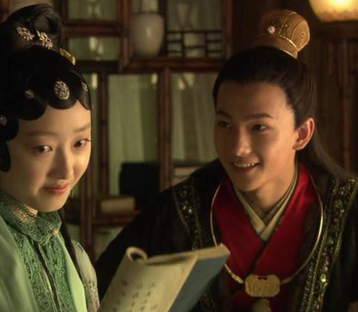 与杨洋拍过婚纱照的这三位女星里,网友:还是郑爽和他最般配