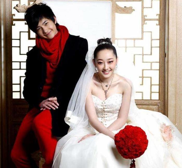 与杨洋拍过婚纱照的这三位女星里,网友:还是郑爽和他最般配