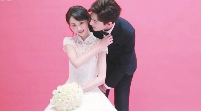与杨洋拍过婚纱照的这三位女星里,网友:还是郑爽和他最般配