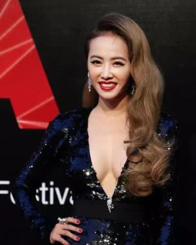 《歌手》总决赛帮唱阵容出炉,吴青峰帮唱嘉宾是“歌坛天后”的她