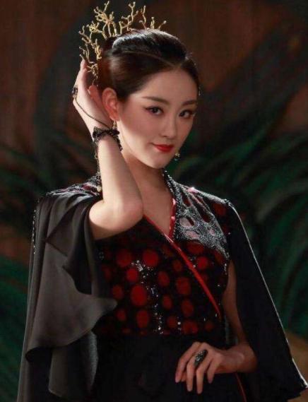 还记得《三生三世》中的玄女吗?曾被全网当QQ头像,难怪很眼熟