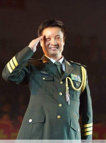 《小白杨》原唱,妻子患病时他照顾二十年,今成人生赢家