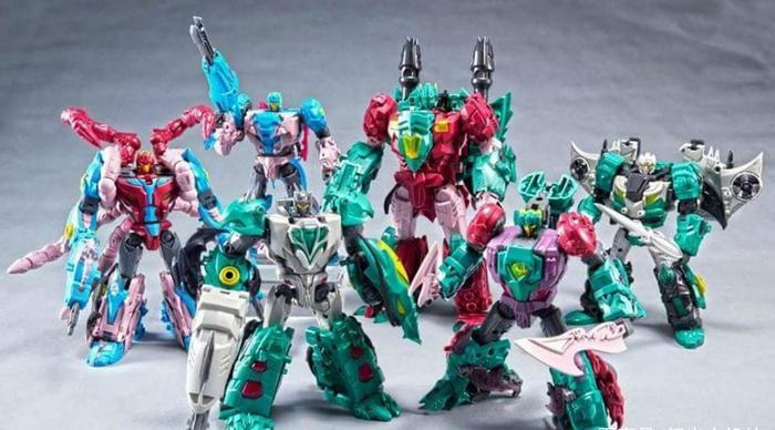 变形金刚动漫人物:狂派霸天虎隐者战士-海底狂魔 TFC版