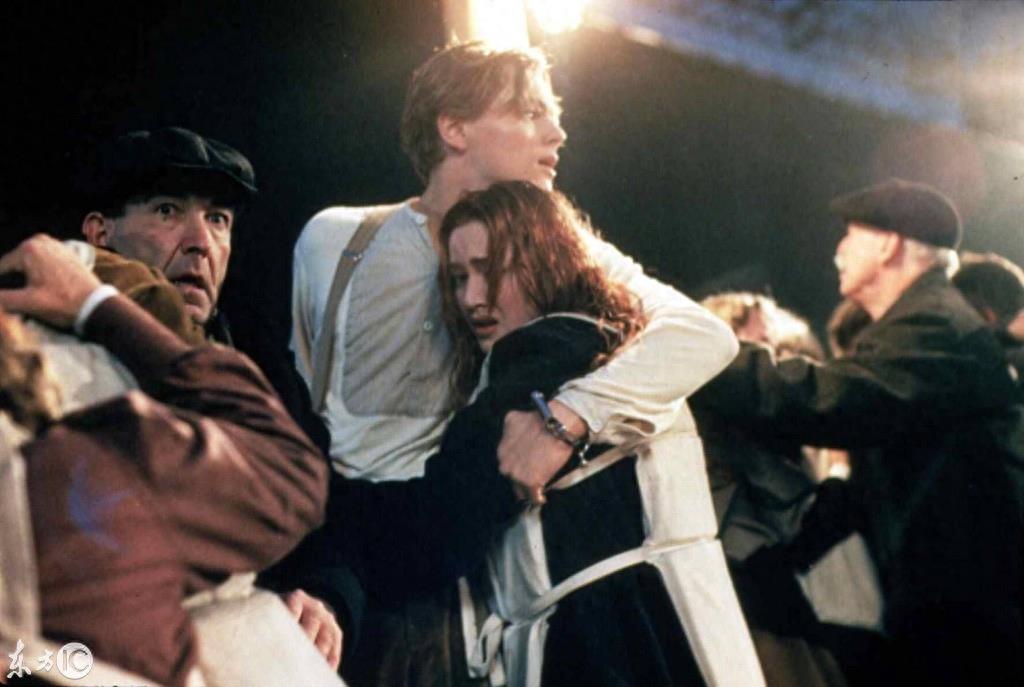 电影《泰坦尼克号》经典剧照， 23岁的小李子好帅！