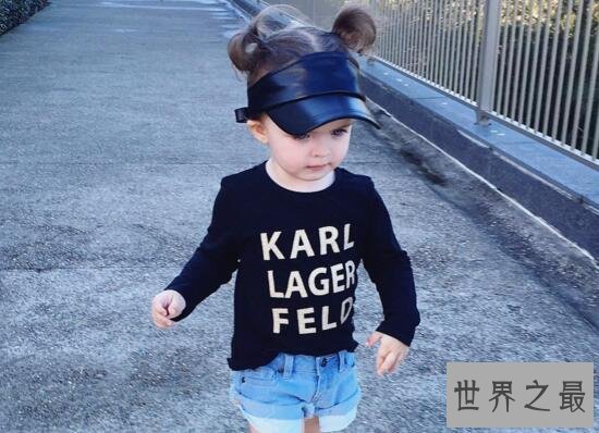 世界上最年轻的模特,2岁女孩登上纽约时装周T台秀