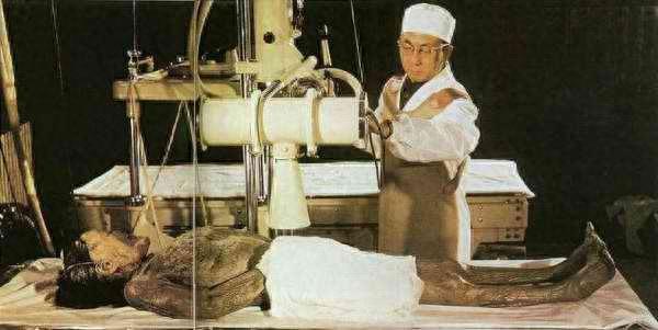 实拍马王堆汉墓出土的珍宝:女墓主尸体两千年不腐,复原后长这样