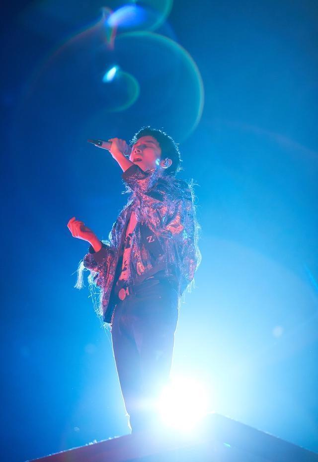 被粉丝疯狂diss的华晨宇经纪人终于被换了,居然和陈学冬有关