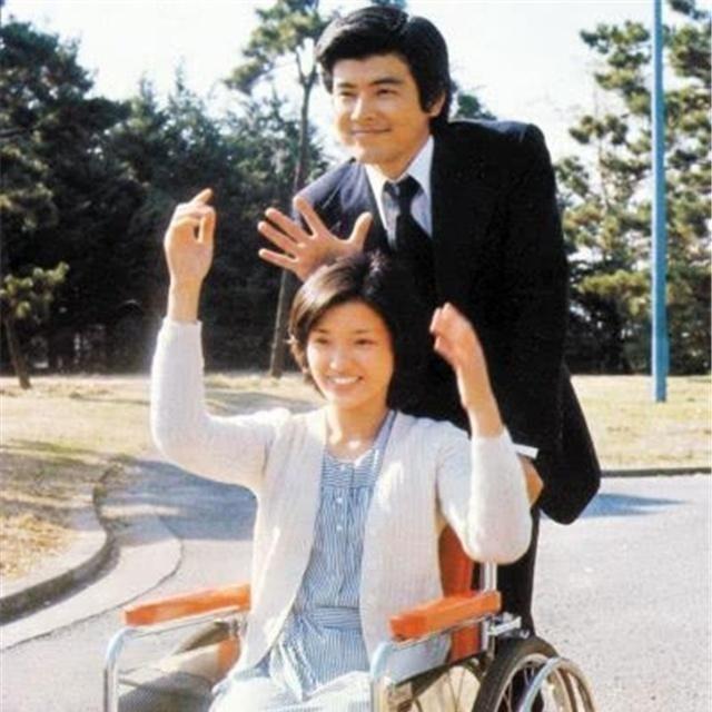 山口百惠离60岁大寿还剩9天,近照身材发福臃肿,却和丈夫很恩爱