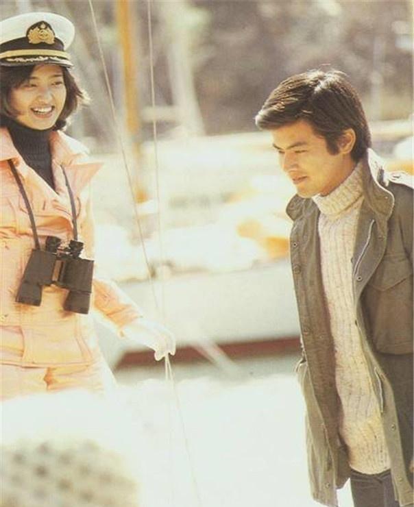 山口百惠离60岁大寿还剩9天,近照身材发福臃肿,却和丈夫很恩爱