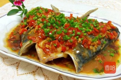​湘菜经典剁椒鱼头，家常做法很正宗，味道相当好，好吃到停不下来