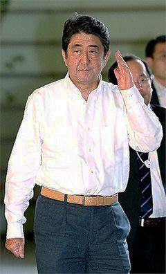 日本首相退休后能享受什么样的待遇?网友:和我们村长没什么区别