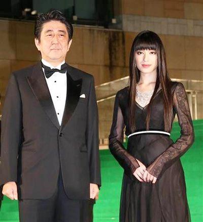 日本首相退休后能享受什么样的待遇?网友:和我们村长没什么区别