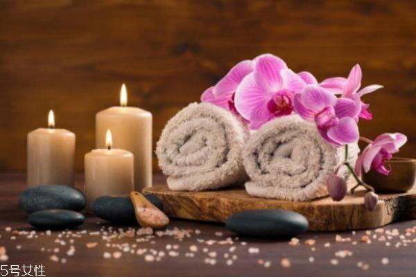 香薰放在卧室里有什么用呢 香薰是怎么做的呢