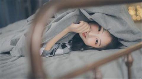 女生说咱俩发展的太快了,我应该怎么回复