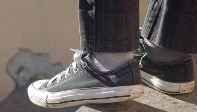 ​鞋子有点挤脚怎么撑大 鞋头挤脚怎么撑大