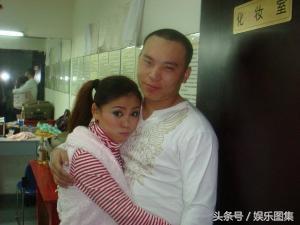 31岁田娃近照,三次偶遇赵本山拜师成功,老婆低调美丽太幸福