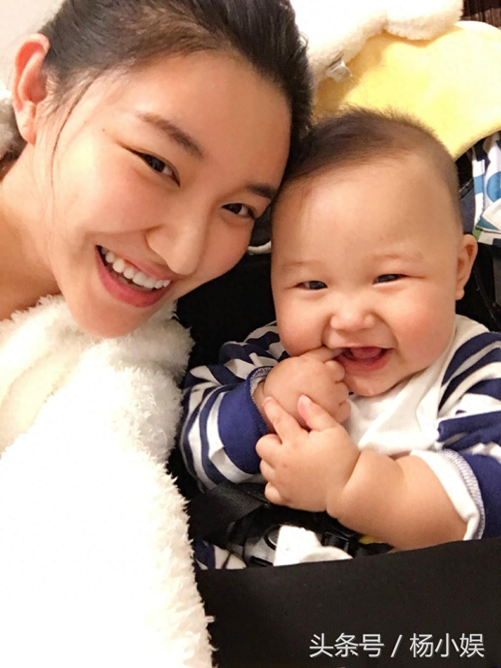 文松,老婆貌美如花,生活中帅气逼人